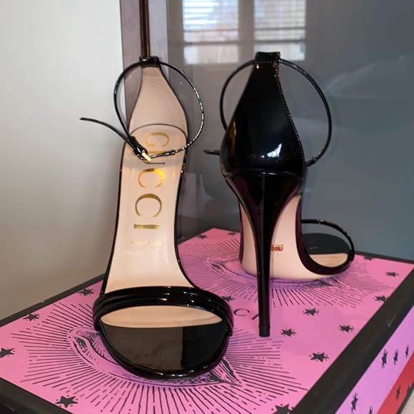 Gucci Shoes - Patent leather Gucci sandal